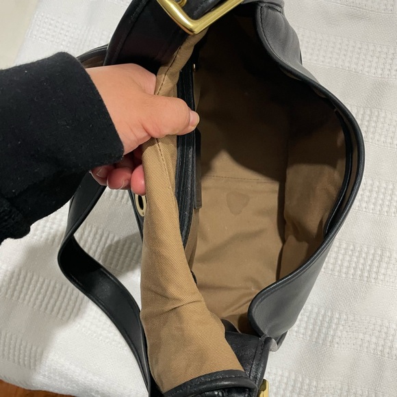 Elegant Black Leather Shoulder Bag - Picture 12 of 14